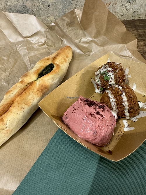 Hummus di barbabietola e sfiha al spinaci  at Santo Falafel in Florence