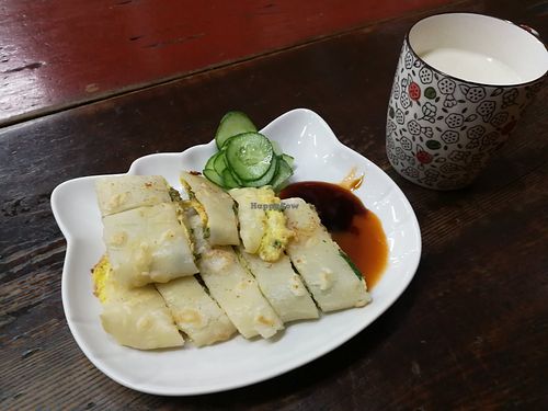蛋餅 'dan bing' (egg crepe roll) at Lái WǒMen De Diàn 來我們的店 in Hualien