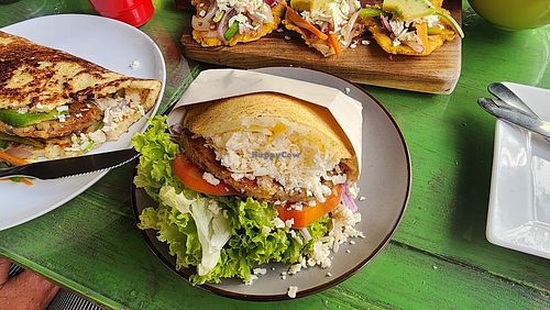 arepas gringo con hamburguesa vegetariano. delicioso! at Bienmesabe in Sucre