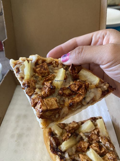 Today Extra BBQ Sauce on the Vegan BBQ Chick’n   at Pizzeria Halt in Modesto