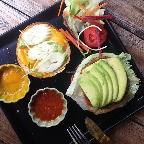yummy vegan burger at Juicy4U in Chiang Mai