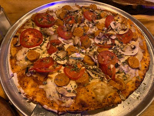 vegan "Frankfurt" pizza at Curly & Pizza in Quito