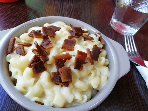 Vegan Mac & cheeze topped with bacon at Roastie Toastie Cafe in Glasgow
