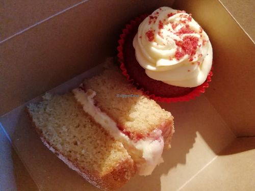 Slice of cake and cupcake at Roastie Toastie Cafe in Glasgow