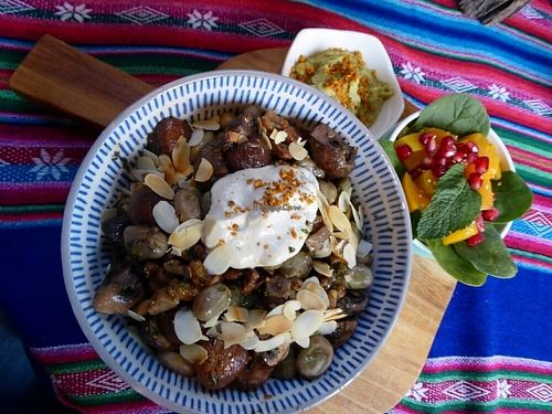 vegan menu with beans (tuinbonen) and mushrooms at Het Paradijs in Enschede