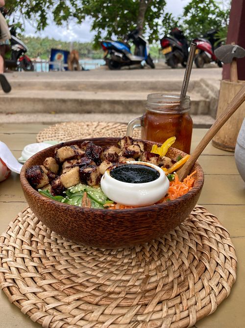 Cinnamon ice tea and tofu teriyaki tofu bowl  at Malu Poke in Dikwella