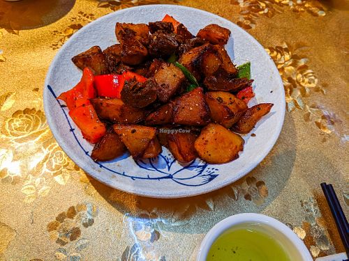 One of many delicious vegan dishes at 敬一素食健康私房菜 (Jingyi Vegetarian Healthy Private Kitchen) at Jingyi Vegetarian 敬一素食健康私房菜 in Kowloon