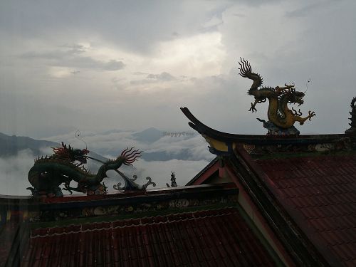 Eating with dragons at Chin Swee Vegetarian Restaurant 清水素食館 in Genting Highlands