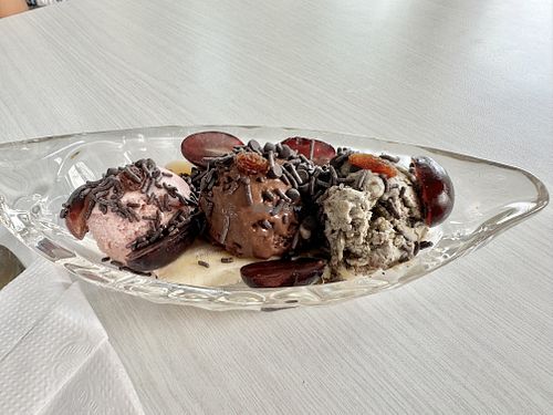 Vegan banana split  at LN Fortunate Coffee in 