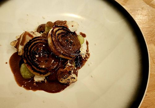 Onion, cauliflower, grapes, and avocado at Kale & de Bril in Goes