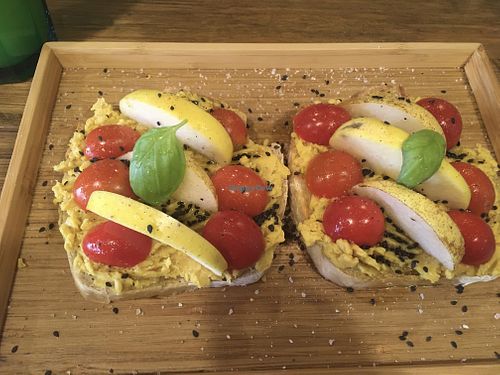 Hummus toast at O Jardim da Jujé in Lisbon