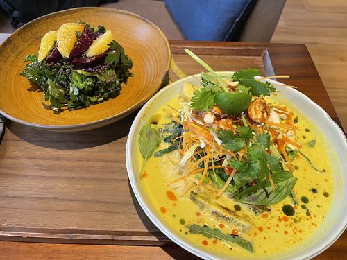 Kale salad and curry laksa at Sakti Elixir at Fivelements Habitat in Hong Kong Island
