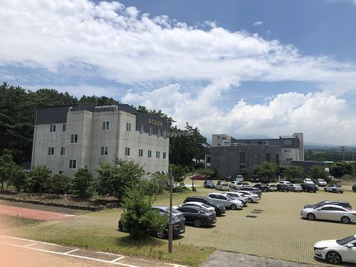 Car park and view outside restaurant   at Puleunsolmalg Eunhyang 푸른솔맑은향 in Jeju