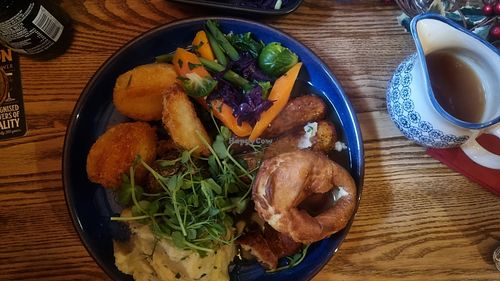 Sunday roast with vegan sausages! Insane Yorkshire pudding at Dog & Gun in Thirsk