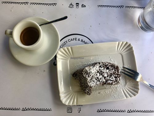 Vegan chocolate cake at Mugs & Co in Milan