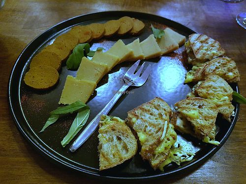 Planche découverte at Raisin de Plus: Vegan Wine Bar in Bordeaux