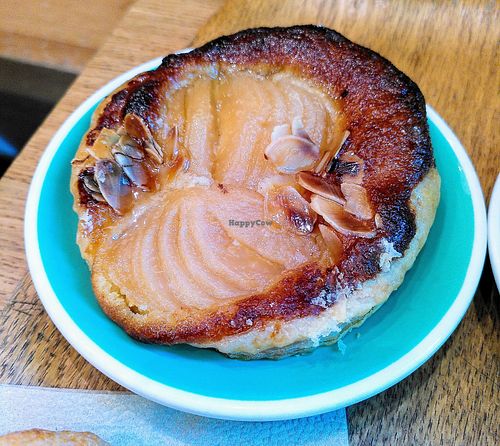Pear Tartelette at Land & Monkeys - Beaumarchais in Paris
