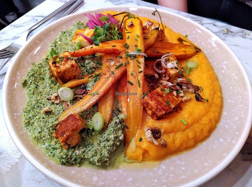 Mousseline de patates douces, tofu marine, pesto d'automne at Urban Greener in Paris