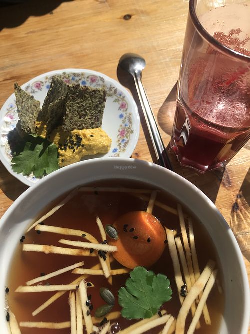 Tartinade de carottes & bouillon de légumes  at Brawcoli in Lorient