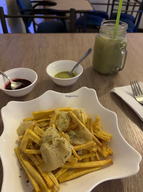 Plátanos verdes bocadillo con salsas picantes y jugo  at Verdecelli  - Coco's Cafe in Cuenca