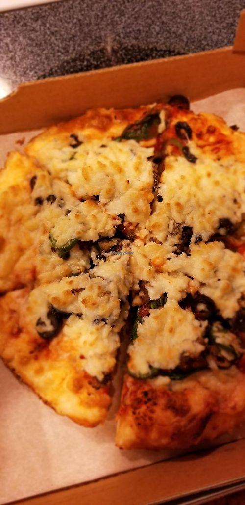 Vegan veggie pizza at Guiseppe's in Akron