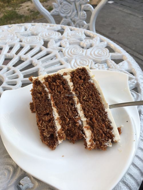 Vegan carrot cake with vanilla frosting at Be Healthy in Santiago