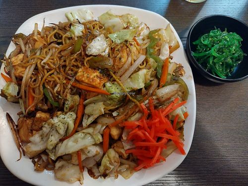 Vegan yakisoba at Suehiro Mini in Los Angeles