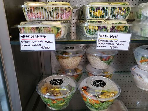 Vegan wraps and bowls at Juice Up in Buenos Aires