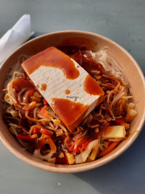 Wok-Gericht mit Bandnudeln, Gemüse und Tofu at Mensa Tarforst in Trier