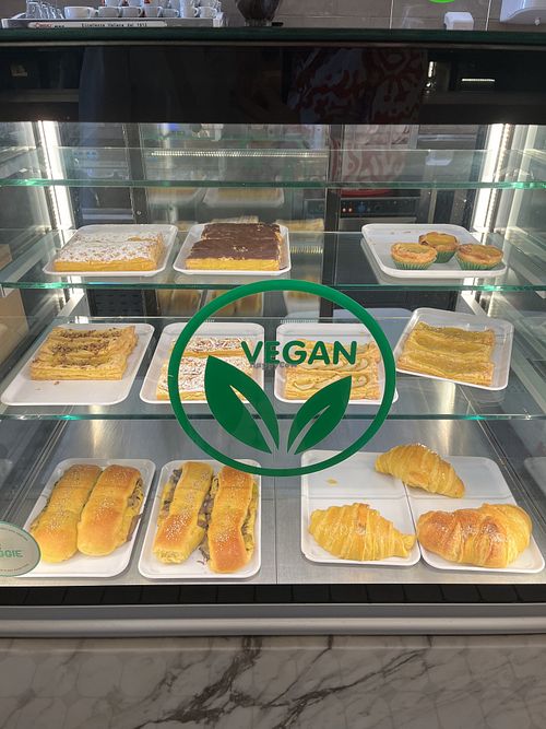 Clearly labeled vegan options  at Confeitaria Tupi in Porto