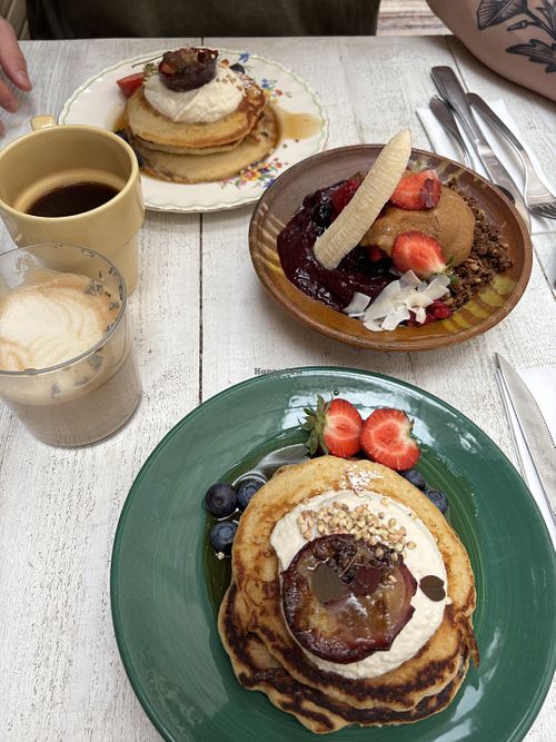 Açaí bowl and ricotta pancakes   at Farm2Table - Davidshall in Malmo