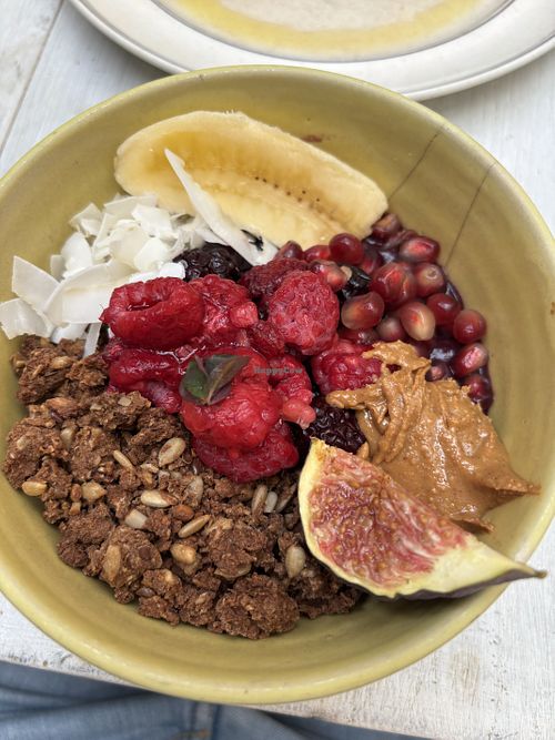 Açaí bowl  at Farm2Table - Davidshall in Malmo