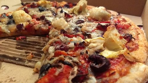 Staffies pizza with vegan cheese and olives - highly recommend! at Earth 'n' Sea in Byron Bay