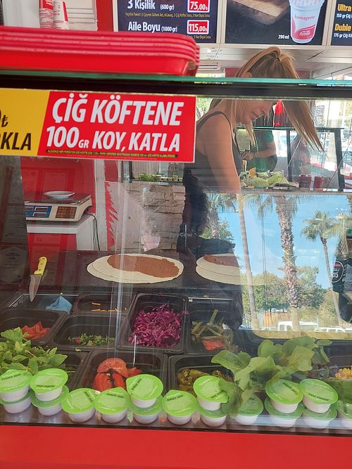 Making the cigköfte at Komagene in Fethiye