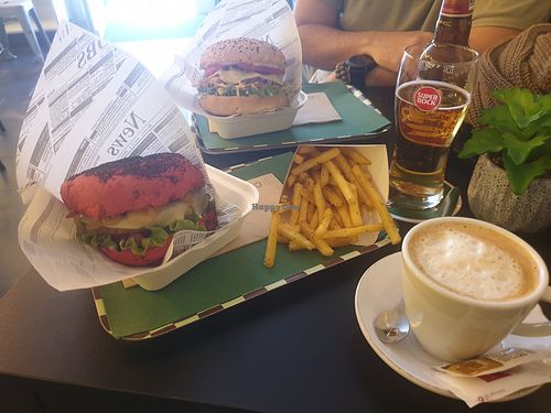 Burgers fries beer coffee all yummy at Zen Wonderland in Sintra