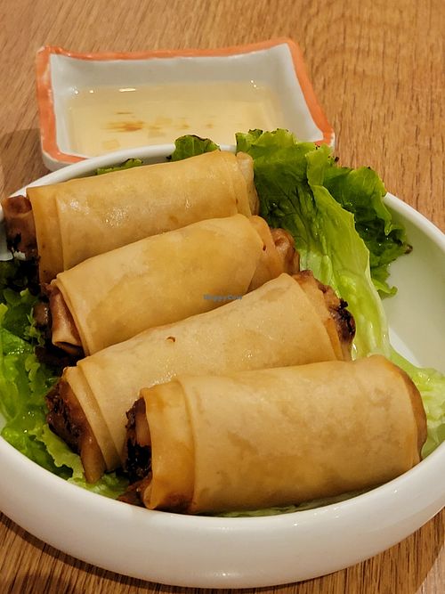Fried spring rolls at Cantine De Lotus in Paris