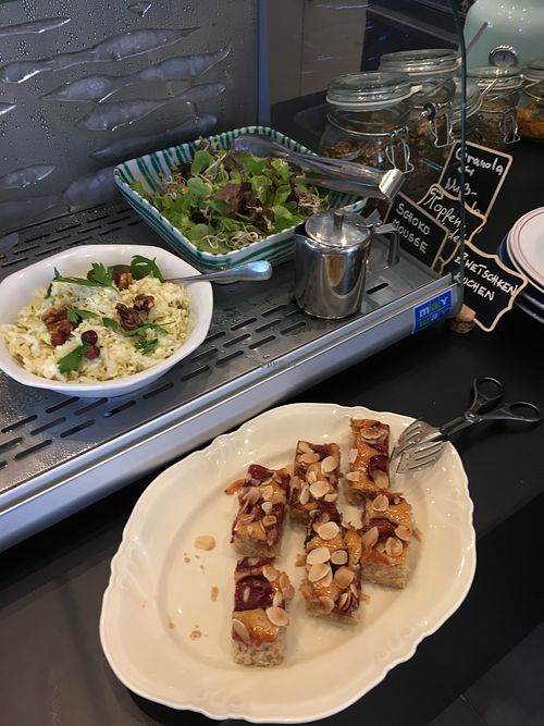 cake & salad at Keep Living in Salzburg