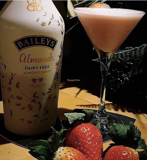 Cocktail at The Botanical Den in Lisbon