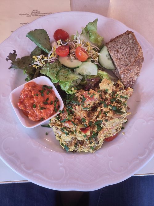 Tofu scramble breakfast at Cafe Jasmin in Munich