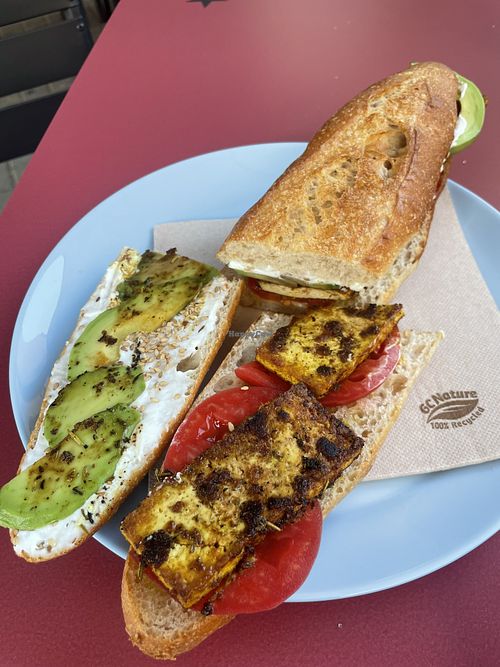 Marinated tofu sandwich / bocata de tofu marinado 🌝  at Arte-sans in Castelldefels