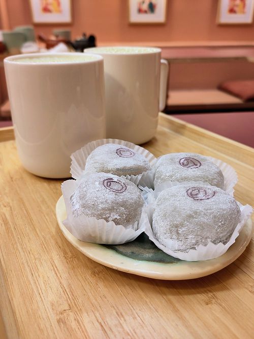 Mochis + Sakura Latte at La Maison du Mochi - Turenne in Paris