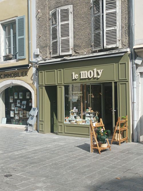 Vitrine at Le Moly in Pau