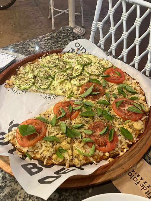 Meia abobrinha e meia marguerita at Fit de Fato Pizzaria in Rio De Janeiro