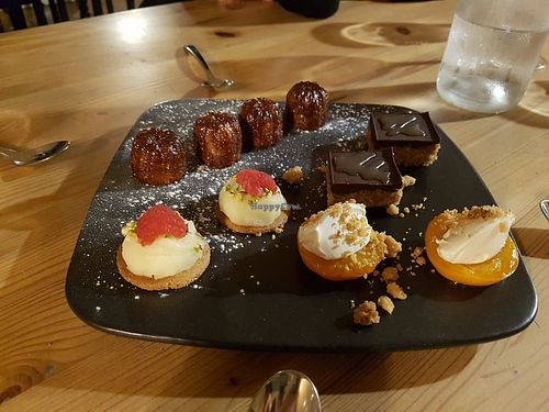 Vegan desserts at Dis Leur in Bordeaux