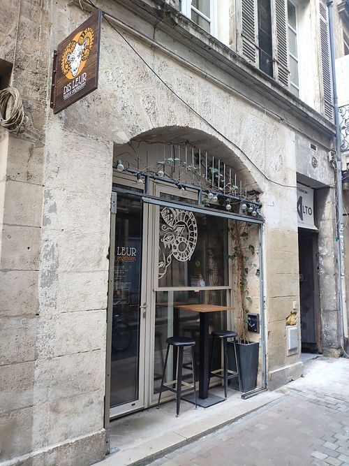 Entrance at Dis Leur in Bordeaux