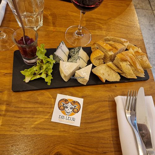 Vegan cheese plate for 2 at Dis Leur in Bordeaux