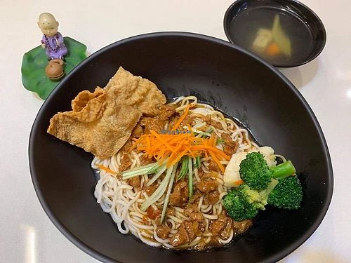 Red Apple signature noodle. Photo by Mr Henry Lau at Red Apple Veggie Cafe 红苹果素食 - Fortune Centre in Central Singapore