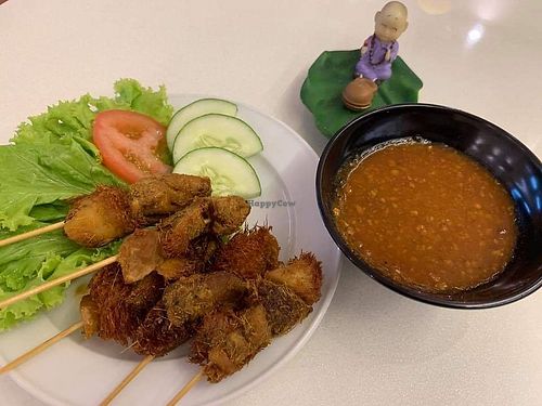 Golden mushroom satay. Photo by Mr Henry Lau at Red Apple Veggie Cafe 红苹果素食 - Fortune Centre in Central Singapore