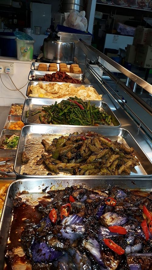Buffet spread. Photo by Yue Zhai Xuan at Yue Zhai Xuan 月斋轩 in West Singapore