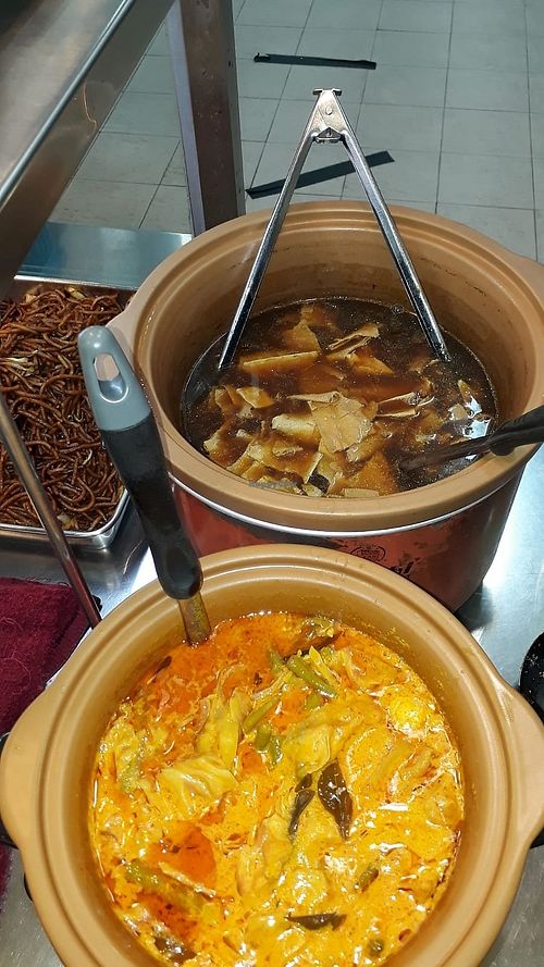 Braised dark soya sauce bean stick and curry vegetables at Yue Zhai Xuan 月斋轩 in West Singapore
